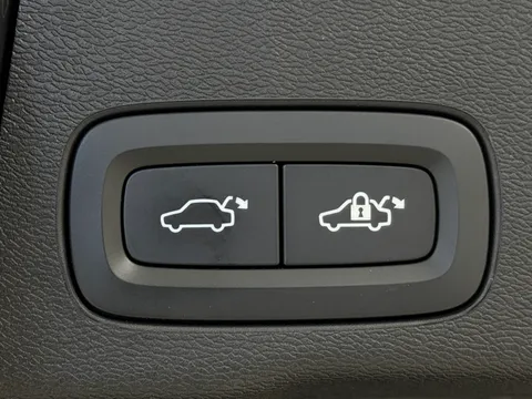 CJ23WZR Volvo XC60 2.0 B4D Plus Dark 5dr AWD Geartronic Thumbnail #14