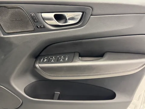 CJ23WZR Volvo XC60 2.0 B4D Plus Dark 5dr AWD Geartronic Thumbnail #21