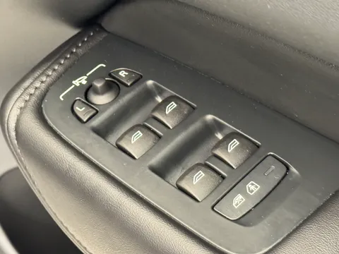 CJ23WZR Volvo XC60 2.0 B4D Plus Dark 5dr AWD Geartronic Thumbnail #22