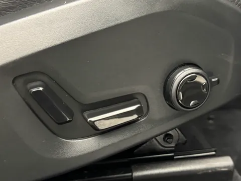 CJ23WZR Volvo XC60 2.0 B4D Plus Dark 5dr AWD Geartronic Thumbnail #24