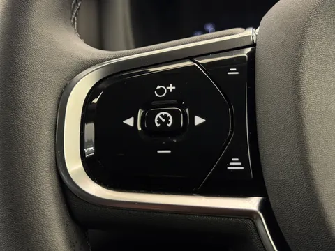 CJ23WZR Volvo XC60 2.0 B4D Plus Dark 5dr AWD Geartronic Thumbnail #25