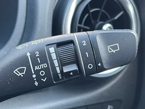 MJ22LOA Hyundai Kona 1.0 TGDi 48V MHEV Premium 5dr Thumbnail #22