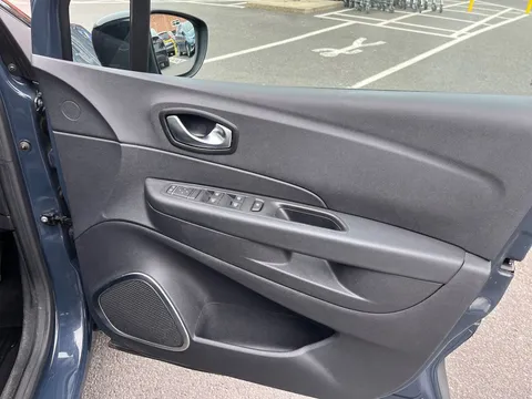 22 of 31 for Renault Captur 0.9 TCE 90 Iconic 5dr