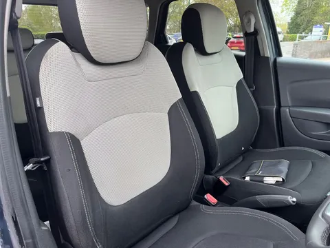 23 of 31 for Renault Captur 0.9 TCE 90 Iconic 5dr