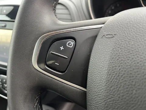 24 of 31 for Renault Captur 0.9 TCE 90 Iconic 5dr