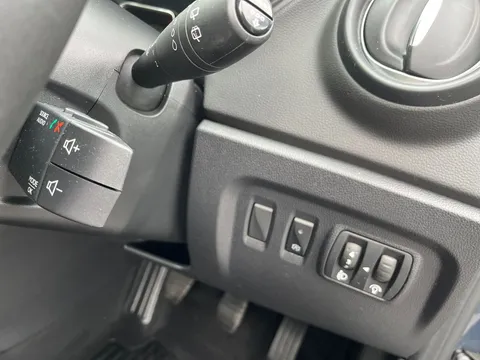 26 of 31 for Renault Captur 0.9 TCE 90 Iconic 5dr