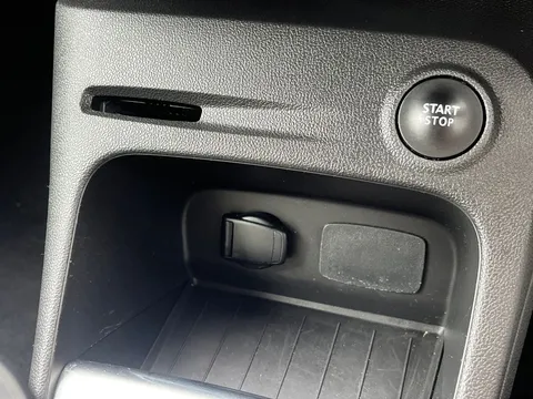 28 of 31 for Renault Captur 0.9 TCE 90 Iconic 5dr