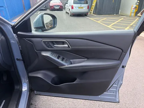 OX25DTF Nissan Qashqai 1.3 DiG-T MH 158 Tekna 5dr Xtronic Thumbnail #18