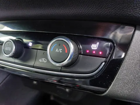 ML22ZSF Vauxhall Corsa 100kW Elite Nav Premium 50kWh 5dr Auto [7.4kWCh] Thumbnail #25