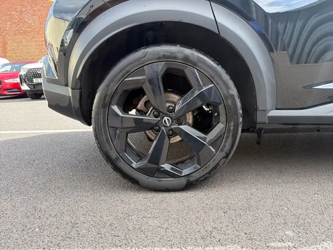 OW74YGR Nissan Juke 1.6 Hybrid Tekna 5dr Auto Thumbnail #9