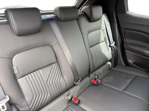 OW74YGR Nissan Juke 1.6 Hybrid Tekna 5dr Auto Thumbnail #16