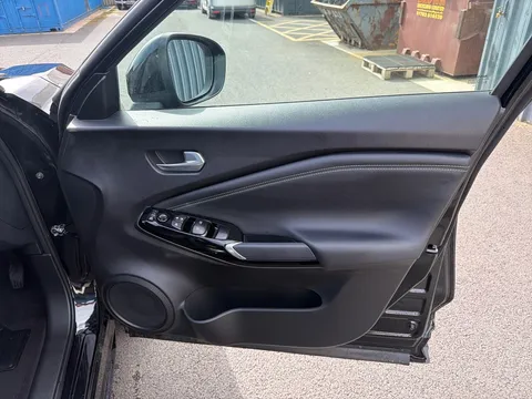 OW74YGR Nissan Juke 1.6 Hybrid Tekna 5dr Auto Thumbnail #18