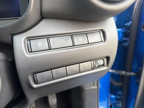 OW74YNB Nissan Juke 1.6 Hybrid Tekna 5dr Auto Thumbnail #23