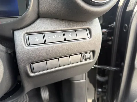 OW74YGR Nissan Juke 1.6 Hybrid Tekna 5dr Auto Thumbnail #24