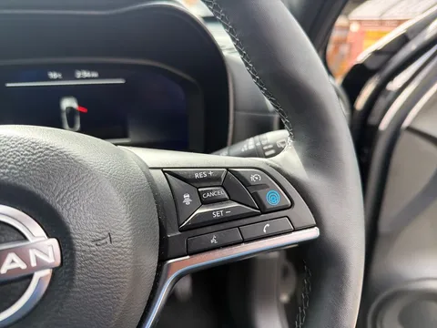 OW74YGR Nissan Juke 1.6 Hybrid Tekna 5dr Auto Thumbnail #25