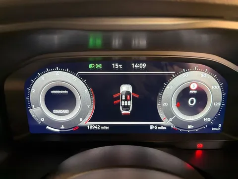 OX25DVW Nissan Qashqai 1.3 DiG-T MH Tekna 5dr Thumbnail #13