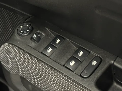 SL68BTU Citroën C3 Aircross 1.2 PureTech 130 Flair 5dr Thumbnail #17