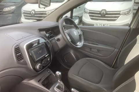 BF68YMM Renault Captur 1.5 dCi 90 Iconic 5dr EDC Thumbnail #4