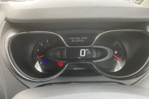 BF68YMM Renault Captur 1.5 dCi 90 Iconic 5dr EDC Thumbnail #12