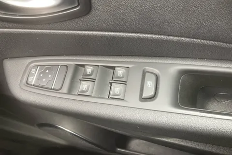 BF68YMM Renault Captur 1.5 dCi 90 Iconic 5dr EDC Thumbnail #17
