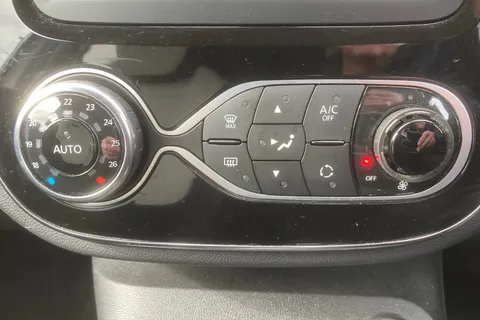 BF68YMM Renault Captur 1.5 dCi 90 Iconic 5dr EDC Thumbnail #20