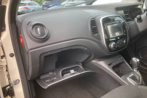 BF68YMM Renault Captur 1.5 dCi 90 Iconic 5dr EDC Thumbnail #24