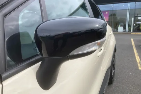 BF68YMM Renault Captur 1.5 dCi 90 Iconic 5dr EDC Thumbnail #32