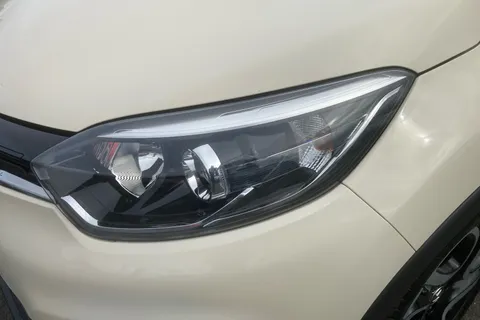 BF68YMM Renault Captur 1.5 dCi 90 Iconic 5dr EDC Thumbnail #37