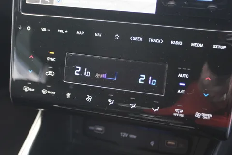 DE23USP Hyundai Tucson 1.6 TGDi Hybrid 230 Premium 5dr 2WD Auto Thumbnail #31