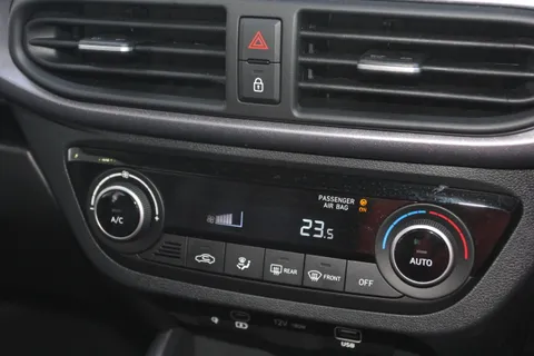 EA25YLV Hyundai i10 1.0 [63] Premium 5dr Auto [Nav] Thumbnail #25