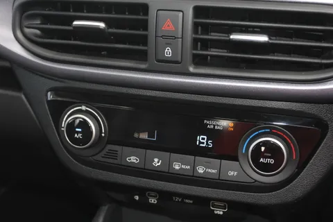 ML26WNJ Hyundai i10 1.2 [79] Premium 5dr Auto [Nav] Thumbnail #26