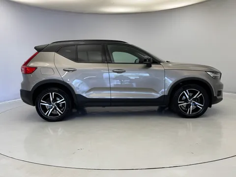 BT22DPY Volvo XC40 2.0 B4P R DESIGN 5dr AWD Auto [7 speed] Thumbnail #2