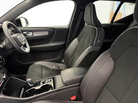BT22DPY Volvo XC40 2.0 B4P R DESIGN 5dr AWD Auto [7 speed] Thumbnail #19