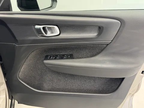 BT22DPY Volvo XC40 2.0 B4P R DESIGN 5dr AWD Auto [7 speed] Thumbnail #20