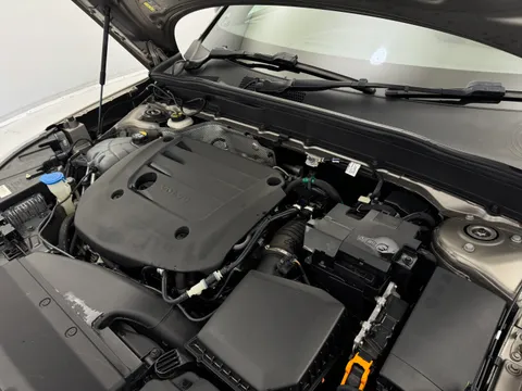 BT22DPY Volvo XC40 2.0 B4P R DESIGN 5dr AWD Auto [7 speed] Thumbnail #10