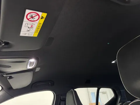 BT22DPY Volvo XC40 2.0 B4P R DESIGN 5dr AWD Auto [7 speed] Thumbnail #23
