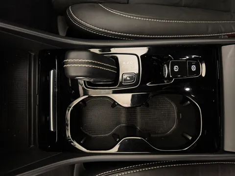 BT22DPY Volvo XC40 2.0 B4P R DESIGN 5dr AWD Auto [7 speed] Thumbnail #24