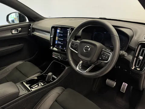 BT22DPY Volvo XC40 2.0 B4P R DESIGN 5dr AWD Auto [7 speed] Thumbnail #29