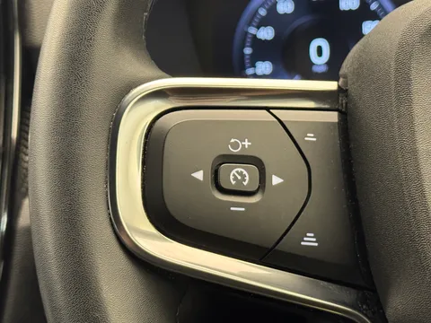 BT22DPY Volvo XC40 2.0 B4P R DESIGN 5dr AWD Auto [7 speed] Thumbnail #30