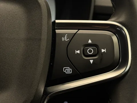BT22DPY Volvo XC40 2.0 B4P R DESIGN 5dr AWD Auto [7 speed] Thumbnail #31