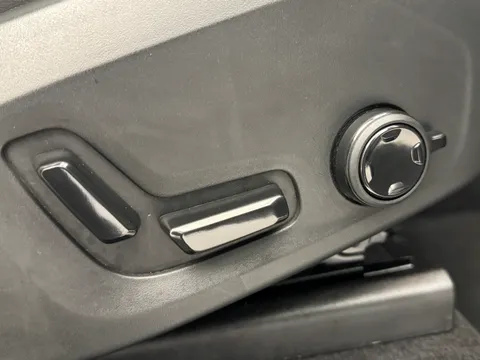 RF74XJA Volvo XC90 2.0 B5P Ultra Dark 5dr AWD Geartronic Thumbnail #29