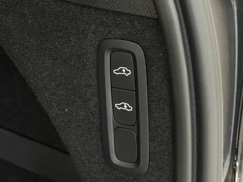 RF74XJA Volvo XC90 2.0 B5P Ultra Dark 5dr AWD Geartronic Thumbnail #32