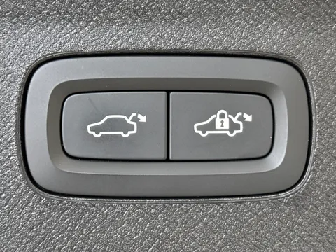 RF74XJA Volvo XC90 2.0 B5P Ultra Dark 5dr AWD Geartronic Thumbnail #33