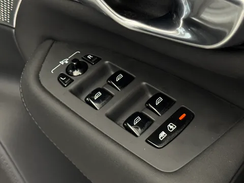 RF74XJA Volvo XC90 2.0 B5P Ultra Dark 5dr AWD Geartronic Thumbnail #36