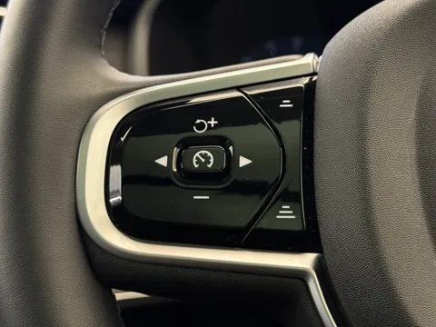 RF74XJA Volvo XC90 2.0 B5P Ultra Dark 5dr AWD Geartronic Thumbnail #37