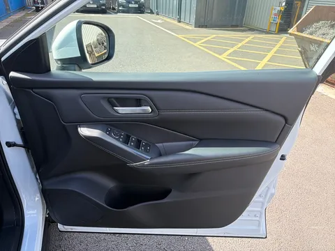 OX25DSZ Nissan Qashqai 1.3 DiG-T MH 158 N-Connecta 5dr Xtronic Thumbnail #18