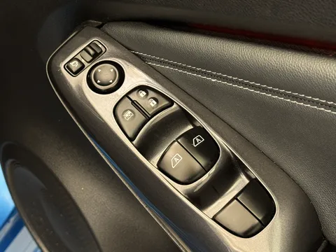 19 of 35 for NISSAN JUKE 1.0 DiG-T N-Connecta 5dr