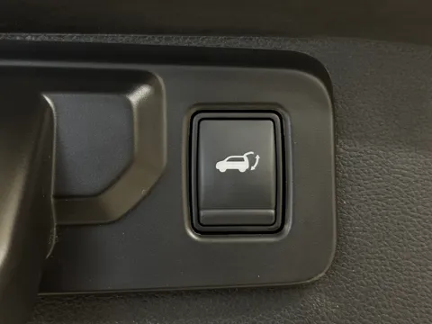 YO73LWX Renault Austral E-Tech FHEV Techno Esprit Alpine 5dr Auto Thumbnail #10