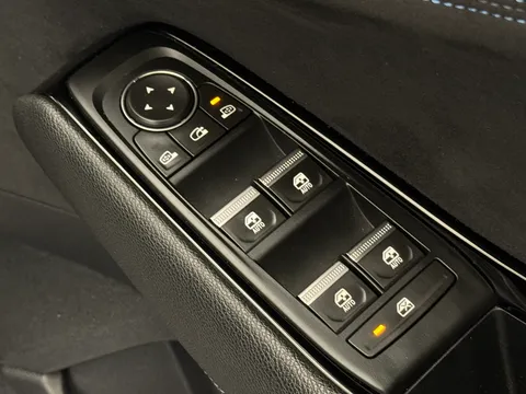 YO73LWX Renault Austral E-Tech FHEV Techno Esprit Alpine 5dr Auto Thumbnail #18