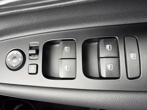 EA25YXP Hyundai i20 1.0T GDi Premium 5dr DCT Thumbnail #20